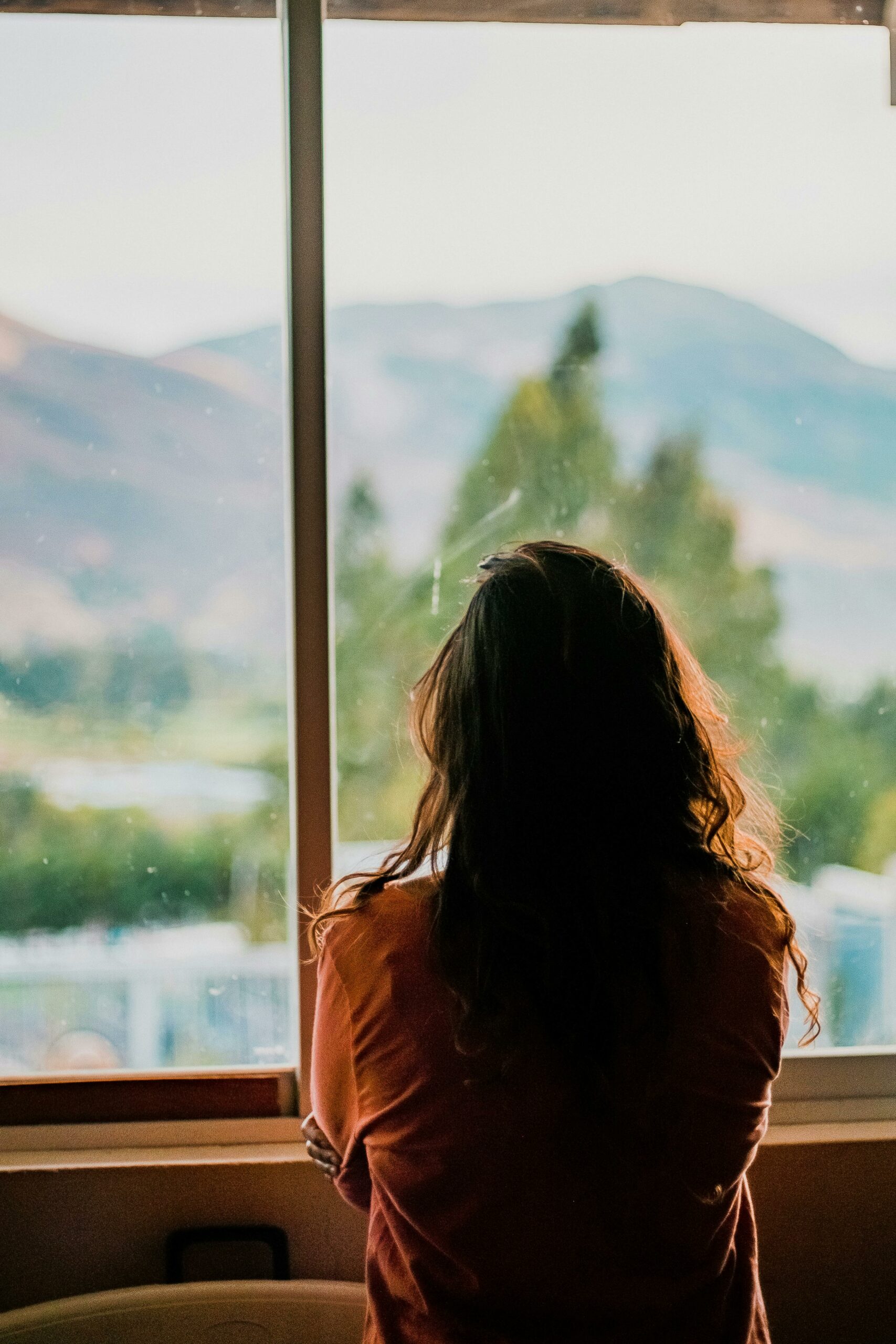 Femme méditation matin bible.